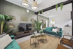 Een televisie en een kantoor