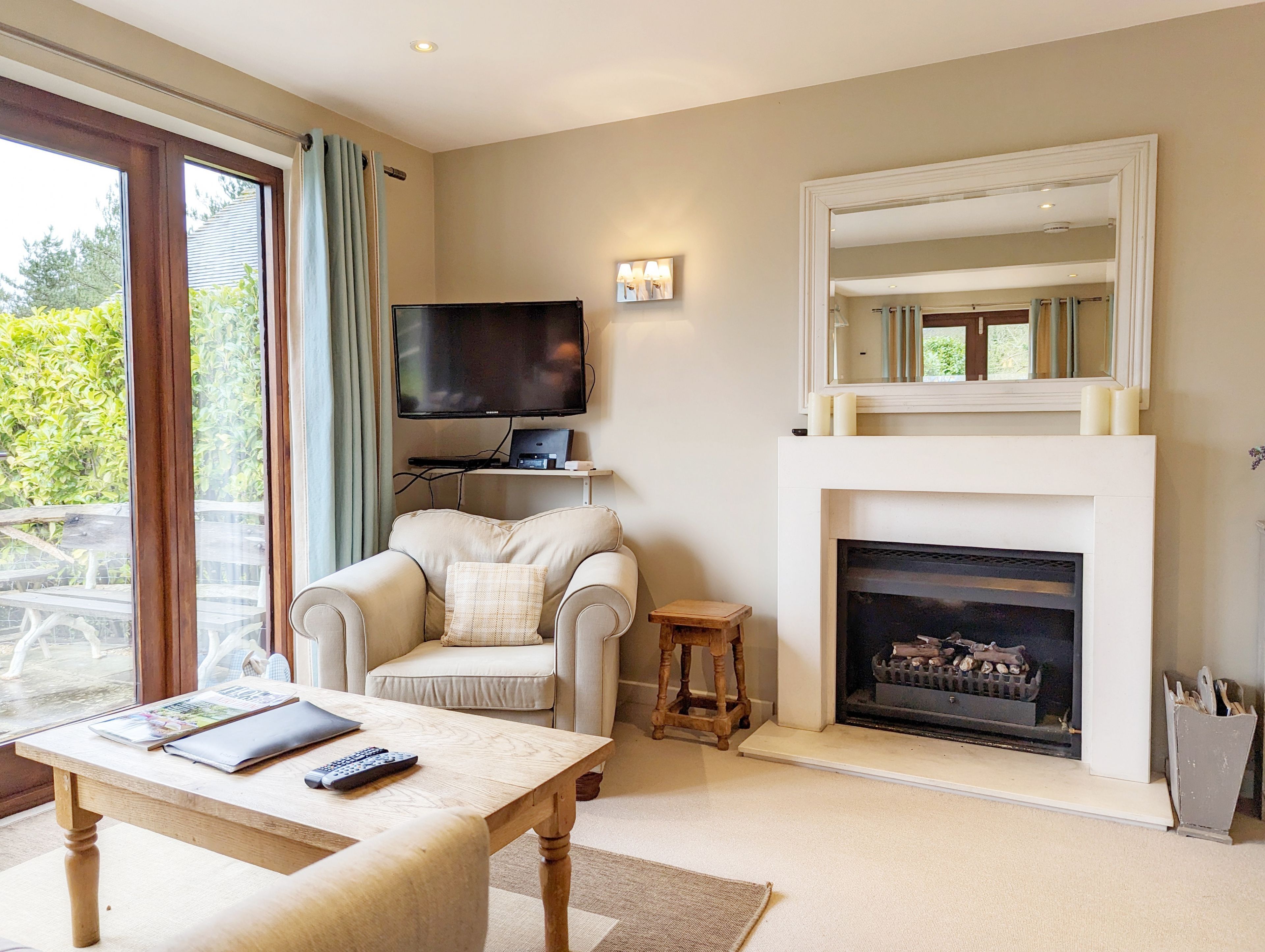 Long Meadow - Sleeps 4 Guests  In 2 Bedrooms - West Sussex