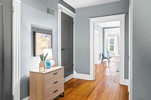 Interior - 8 min to Stadiums & Dwntn Cincy, 1BR in Ludlow KY (Ludlow)