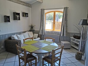 Televisie, tafelvoetbal en een tafeltennistafel