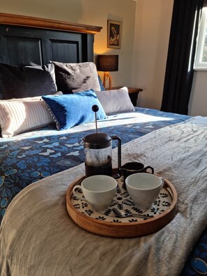 5 chambres, fer et planche à repasser, Wi-Fi, draps fournis