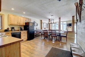 Kitchen/Dining Area