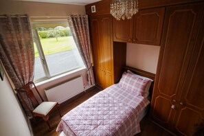 3 bedrooms, iron/ironing board, free WiFi, bed sheets
