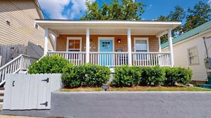 Exterior - Mins to Downtown, Live Oak Concerts, Convention Center & Beach! Pet Friendly!! (Wilmington)