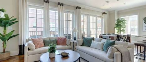 TV, peis og kontorer