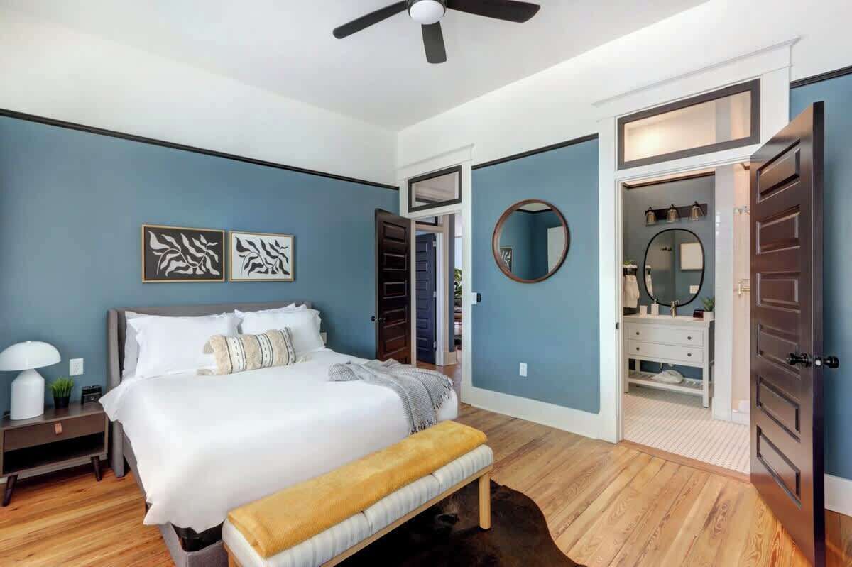 2 bedrooms, desk, iron/ironing board, WiFi