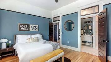 2 bedrooms, desk, iron/ironing board, WiFi