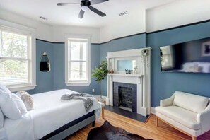 2 bedrooms, desk, iron/ironing board, WiFi - Tidewater Blue @ The Huntingdon Lofts Collection (Savannah)