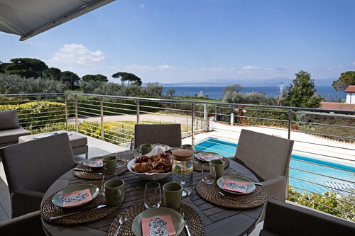 Regarda - luxury "Villa Julia" with pool and stunning lake view
