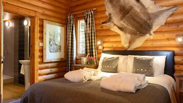 3 bedrooms, iron/ironing board, travel crib, free WiFi