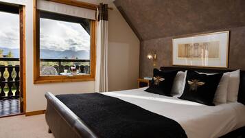 4 bedrooms, iron/ironing board, travel crib, free WiFi