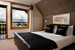 4 bedrooms, iron/ironing board, travel crib, free WiFi