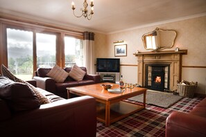 تلفزيون، مدفأة، ألعاب فيديو، كرة قدم الطاولة