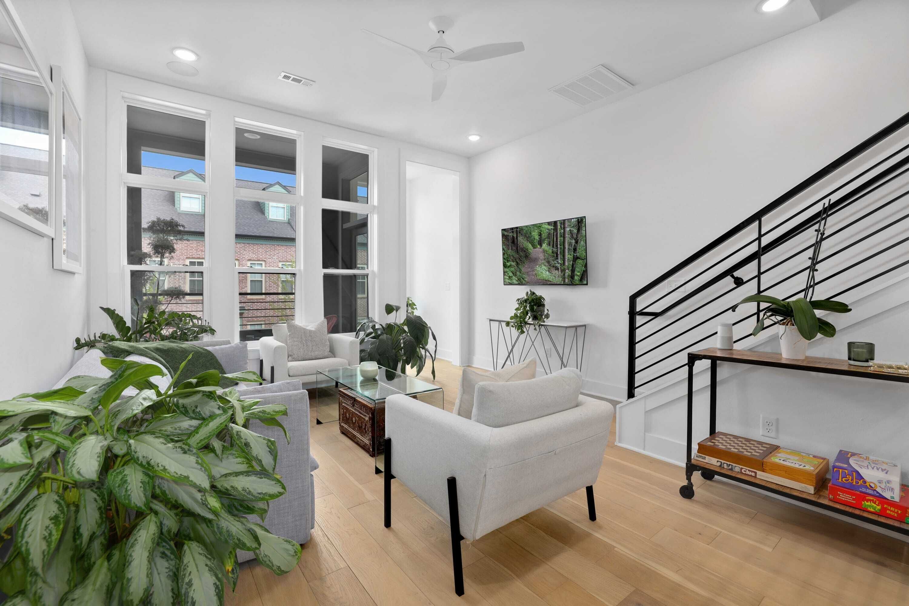 20% OFF Local @ Ledger - Walk / Bike To Downtown