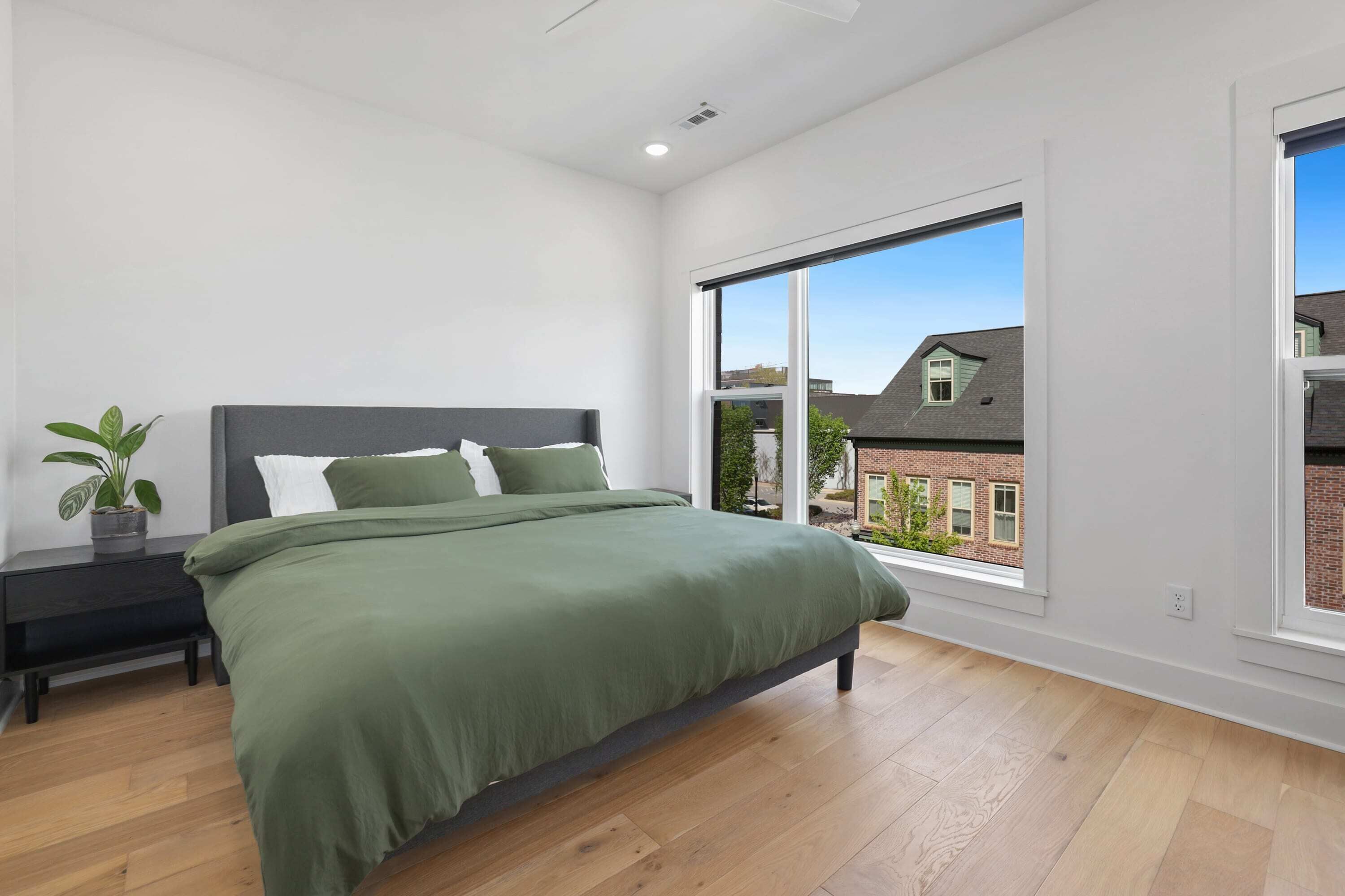 20% OFF Local @ Ledger - Walk / Bike To Downtown