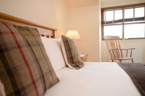 4 bedrooms, iron/ironing board, travel crib, free WiFi