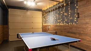 Game room - sleeps 6 in 1 double bedroom, 1 twin (or superking), 1 full size bunk bed. (Aviemore)