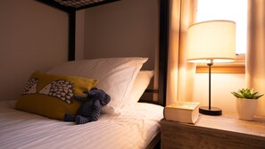 3 habitaciones, tabla de planchar con plancha y cuna de viaje 