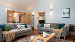 TV connectée, cheminée, table de tennis de table