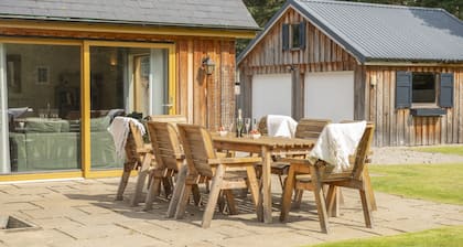 Forest Trail Lodge - a house that sleeps 9 guests in 3 bedrooms