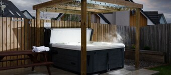 Sleeps 6 3 bedrooms & 2 Bathrooms: 1 king, 1 twin and 1 bunk room