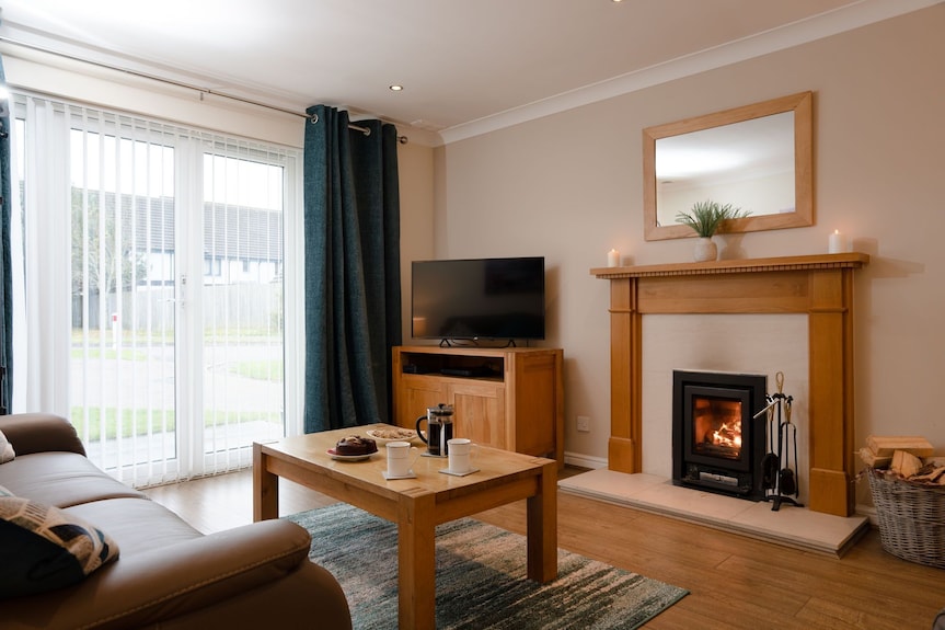 Sleeps 6 3 Bedrooms & 2 Bathrooms: 1 King, 1 Twin And 1 Bunk Room - Aviemore