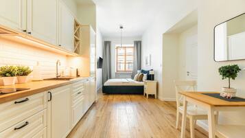 Studio Standar | 1 kamar tidur, seprai premium, dan tempat tidur bayi gratis