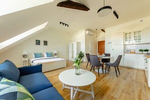 Superior Studio | Premium bedding, free cribs/infant beds, free WiFi, bed sheets - Rynek 10 Apartments (Lublin)