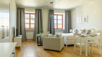 Superior Studio | Premium bedding, free cots/infant beds, free WiFi, bed sheets