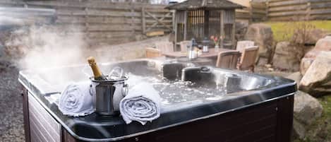 مغطس سبا خارجي