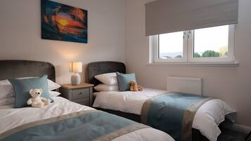 2 bedrooms, iron/ironing board, travel cot, free WiFi