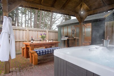 Sleeps 12 in 6 double bedrooms all en-suite