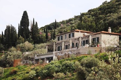 Hillside Villa overlooking Lemonodassos