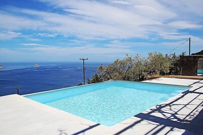 Hillside Villa overlooking Lemonodassos