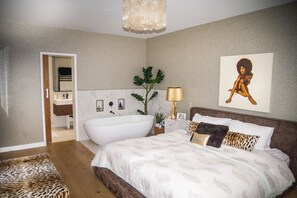 4 bedrooms, Internet, bed sheets - Original art deco home close to Sandbanks Beach (Poole)