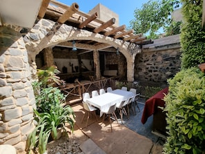 Outdoor dining - Ruben House (Dakar)