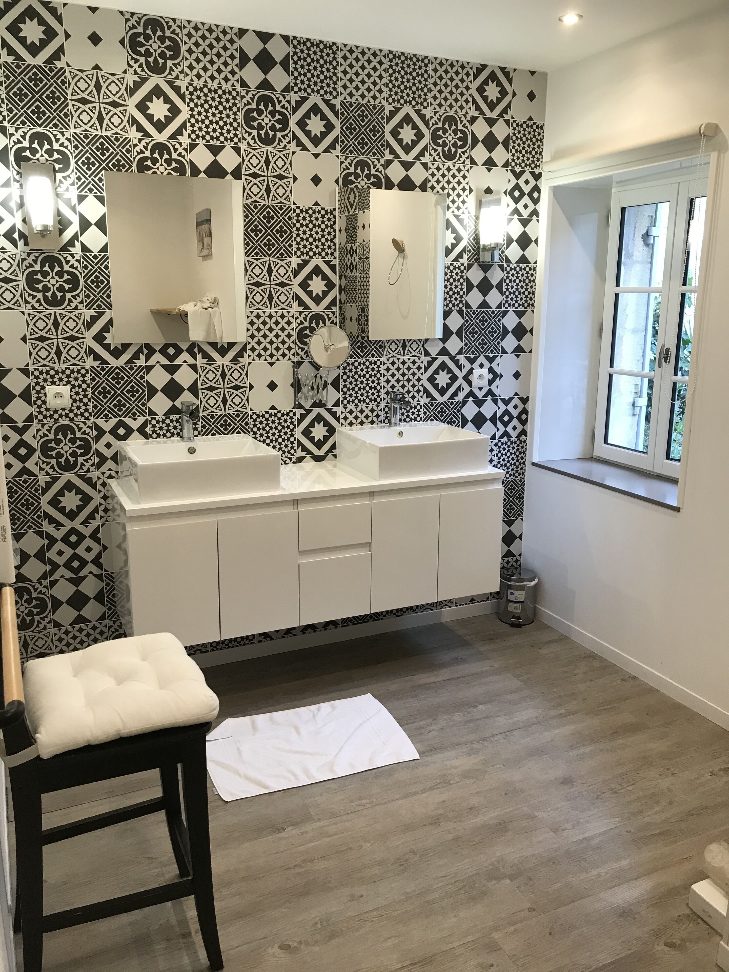 Independent gite adjoining the villa