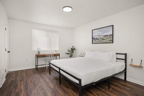 4 bedrooms, desk, travel cot, WiFi - Family Friendly Haven I  Renovated & Spacious! (Spokane Valley)