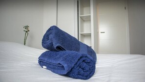 2 bedrooms, desk, free WiFi, bed sheets - Rooftop aux Arènes vue Pyrénées Avec Jacuzzi (Toulouse)