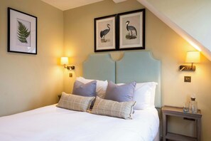 1 bedroom, desk, iron/ironing board, WiFi - The Bottle & Glass Inn - Barn View - Room 2 (Henley-on-Thames)