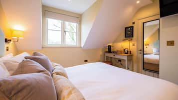 1 habitación, escritorio, tabla de planchar con plancha y wifi