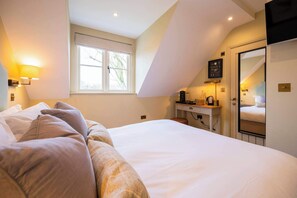 5 bedrooms, desk, iron/ironing board, WiFi - The Bottle & Glass Inn - Barn View - Room 2 (Henley-on-Thames)