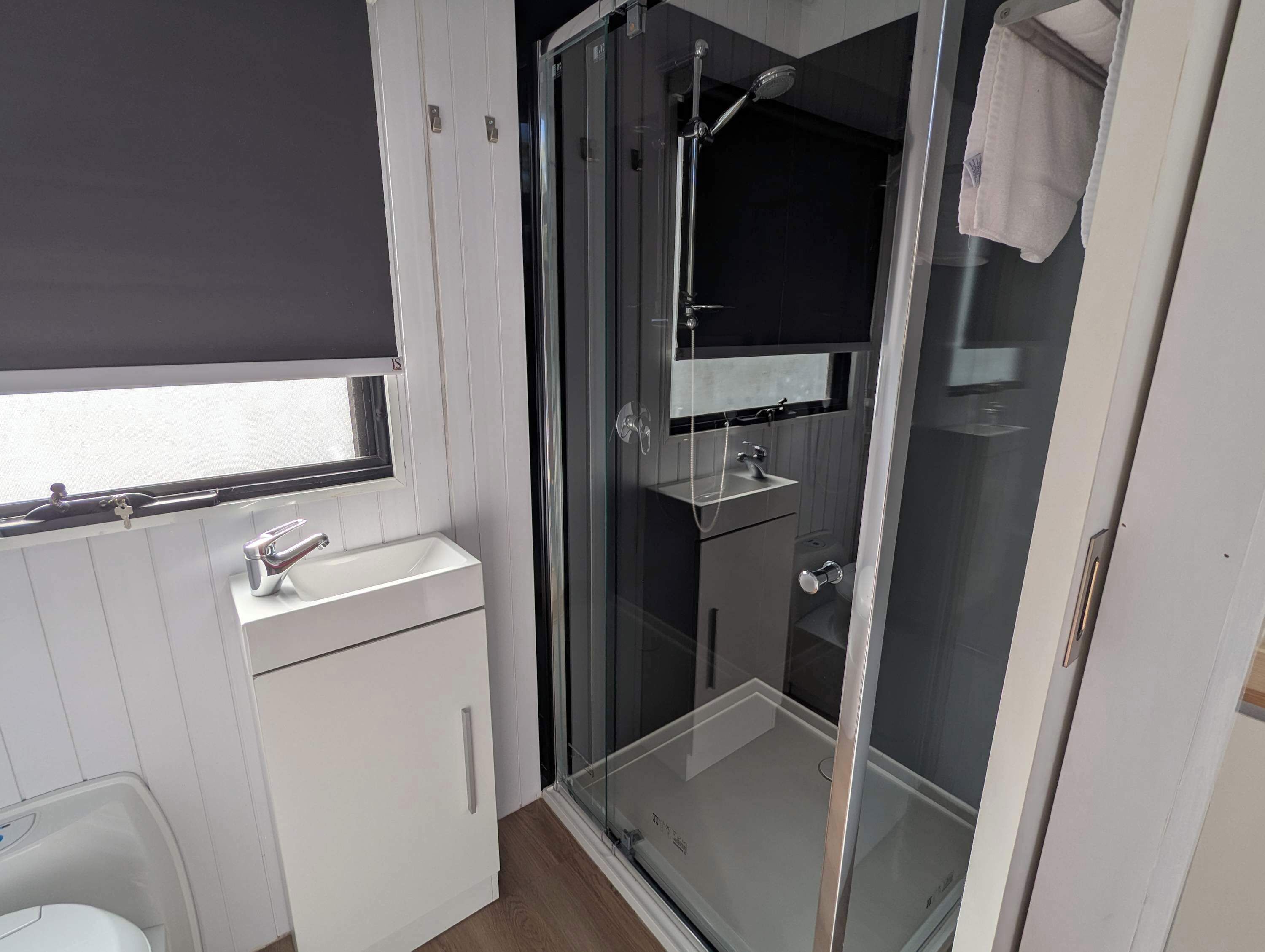 Douche, serviettes fournies