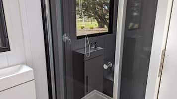 Douche, serviettes fournies
