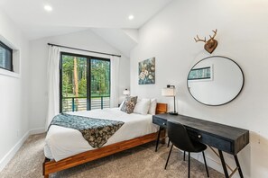 6 bedrooms, iron/ironing board, travel cot, WiFi