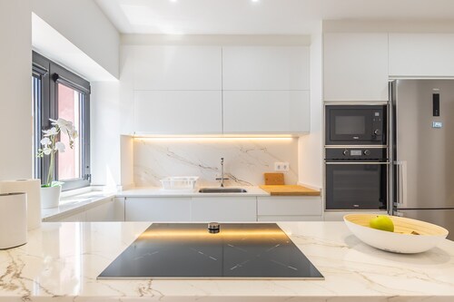 Modern Balcony House - Solarium Terrace - Parking