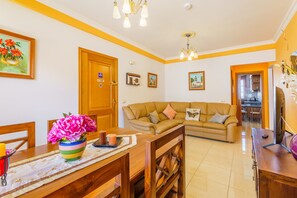 TV, DVD player - 2BR Home with Parking - Mountain Views Terrace (Buenavista del Norte)