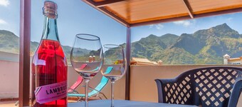 2BR Home with Parking - Mountain Views Terrace