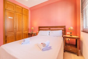 2 bedrooms, in-room safe, iron/ironing board, travel cot - 2BR Home with Parking - Mountain Views Terrace (Buenavista del Norte)