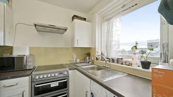 Apartament | Cuina privada | Frigorífic, microones, forn i placa de cuina